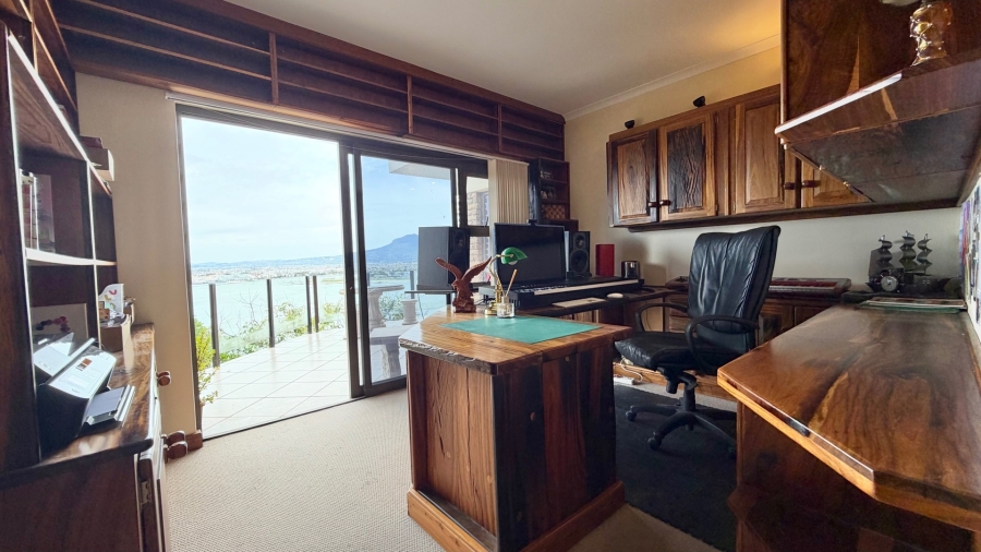 3 Bedroom Property for Sale in Mountainside Western Cape